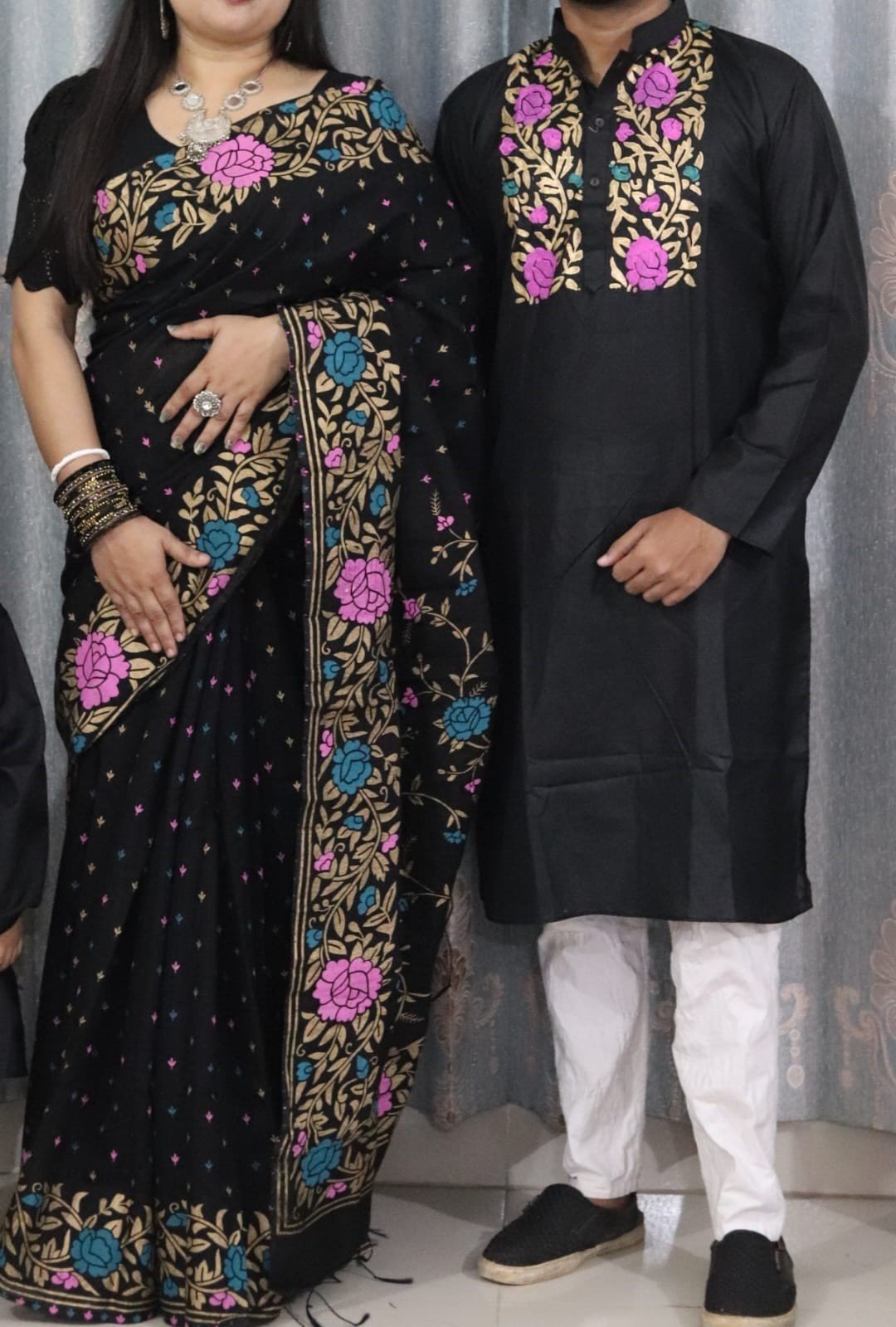 প্রিয়জনের সাথে মিলিয়ে ট্রেন্ডি শাড়ি-পাঞ্জাবি!